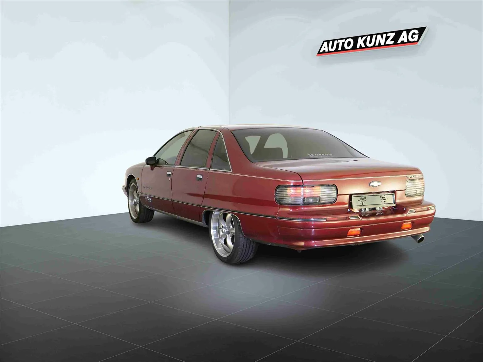 Chevrolet Caprice 5.0  Image 2