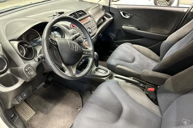 Honda Jazz 5D 1,4i Comfort Plus CVT *Vakkari / Ilmastointi / Image 6