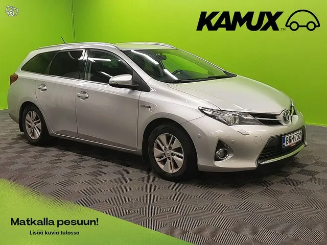 Toyota Auris Touring Sports 1,8 Hybrid Active / Merkkihuolle Image 1